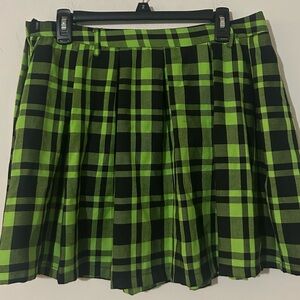 Hot Topic Green and Black Plaid Mini Skirt